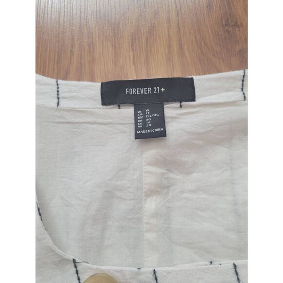 ‎Forever 21 Plus Top - Picture 2 of 8